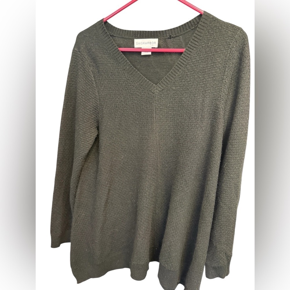 Sag Harbor Black V Neck Sweater Size Large Classic Lightweight Knit